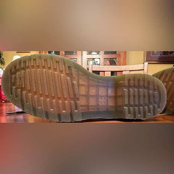 Nwot! Dr. Martens air wair WOMEN'S SMOOTH LEATHER LACE UP BOOTS, size US 8 - Picture 2 of 9